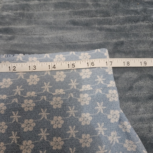 BCBG Blue Floral Ruffle Stretch Shorts! - Picture 3 of 5